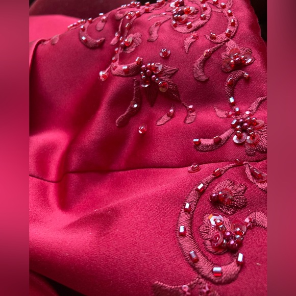 David’s Bridal | Women’s Red Strapless Formal Dress size 2 - Picture 3 of 17